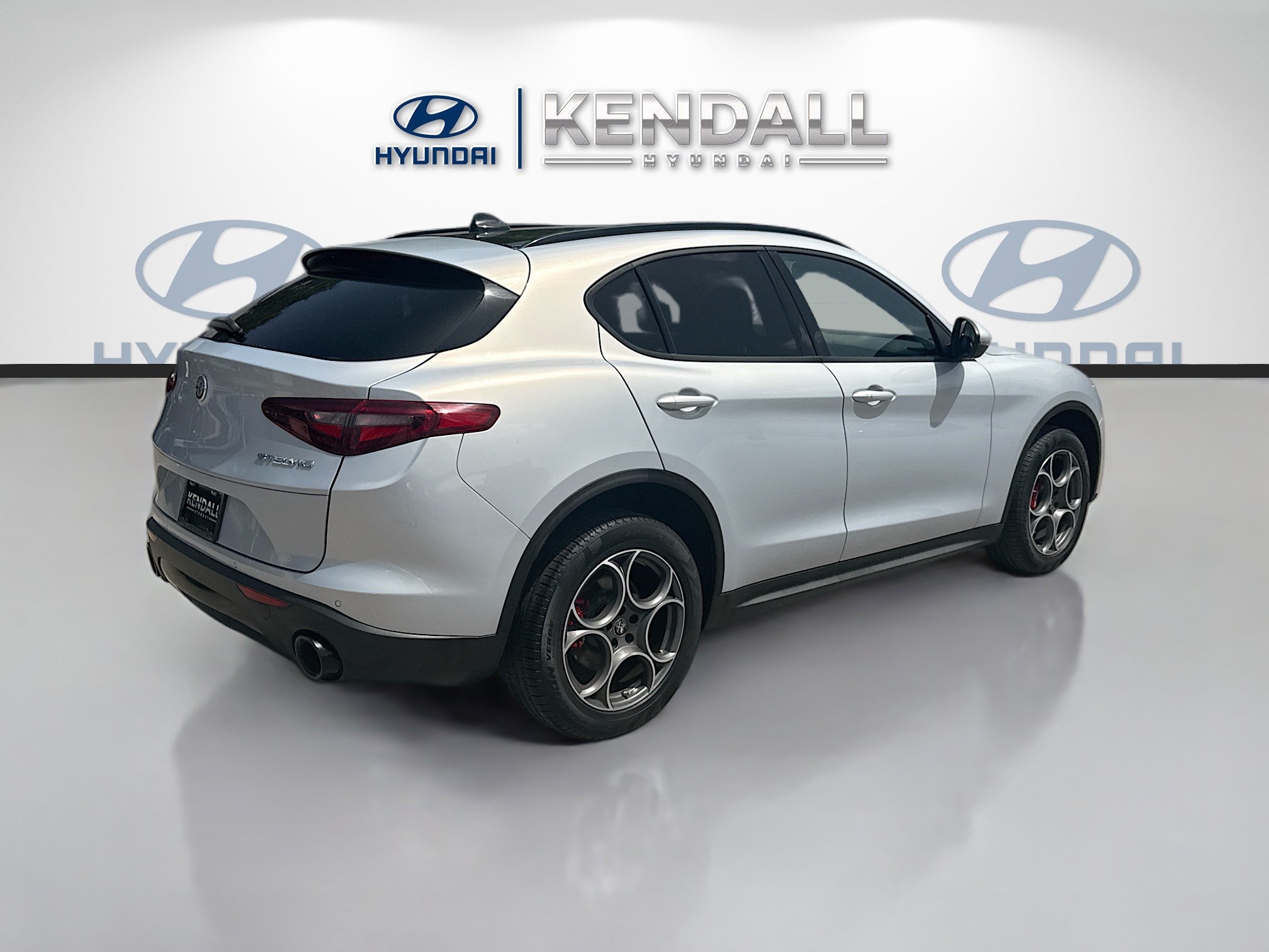 Used 2023 Alfa Romeo Stelvio Sprint RWD image 6