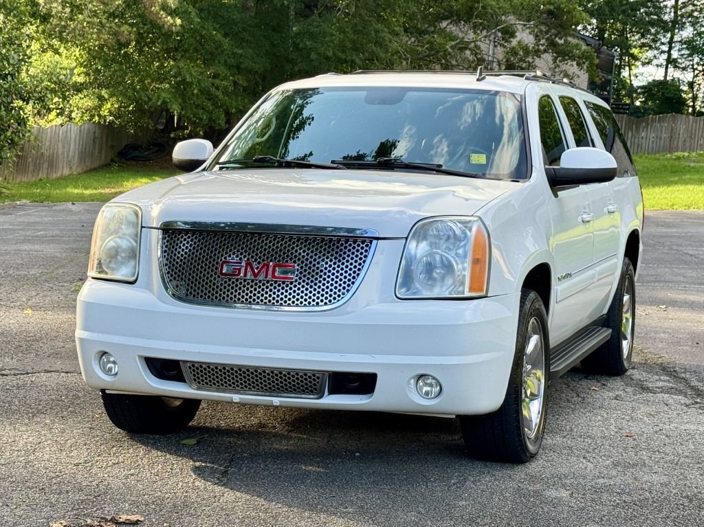 Used 2012 GMC Yukon XL SLT w/ SLT-2 Equipment Package RWD image 1