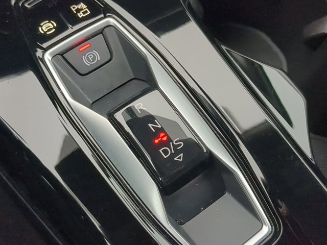 Used 2025 Audi Q5 Premium w/ Convenience Package image 12