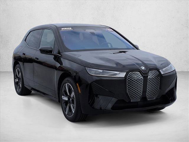 Used 2024 BMW iX xDrive50 w/ Premium Package AWD/4WD image 3