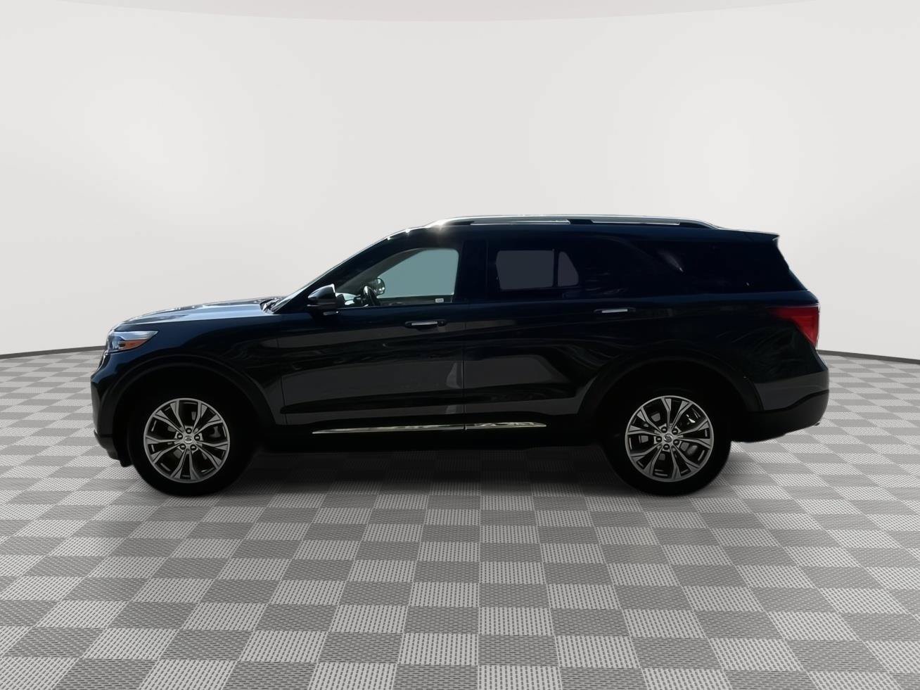 Used 2022 Ford Explorer Limited w/ Equipment Group 301A AWD/4WD image 8