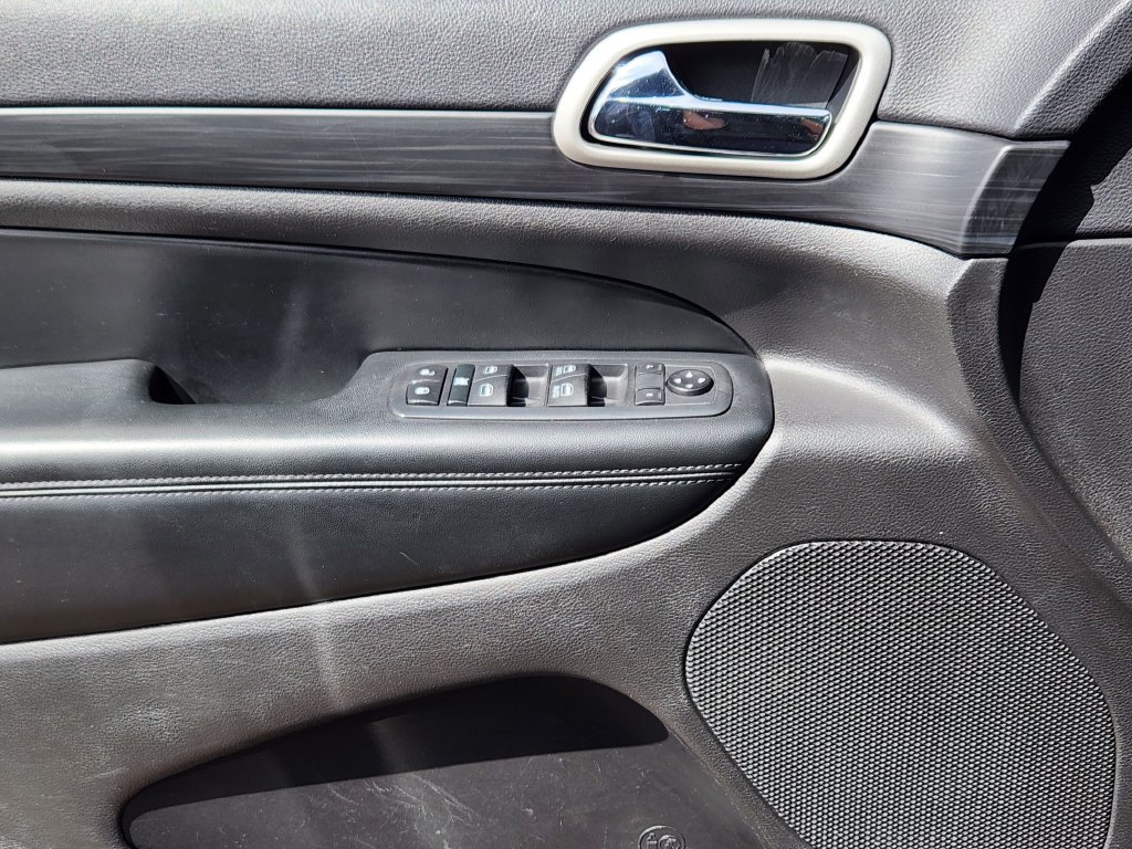 Used 2020 Jeep Grand Cherokee Altitude AWD/4WD image 13