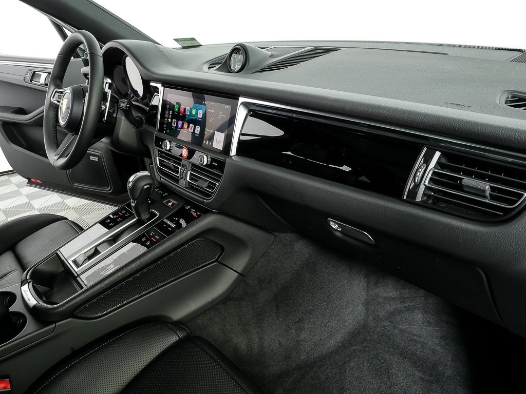 New 2026 Porsche Macan image 25
