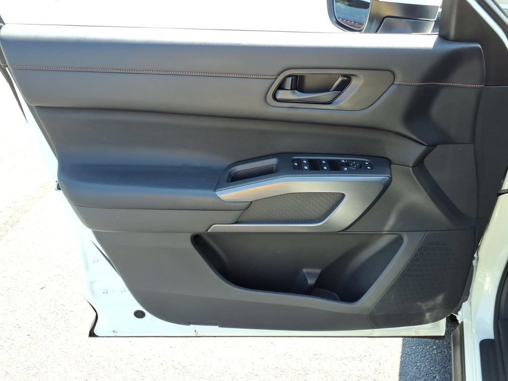 Used 2024 Nissan Pathfinder Rock Creek AWD/4WD image 7