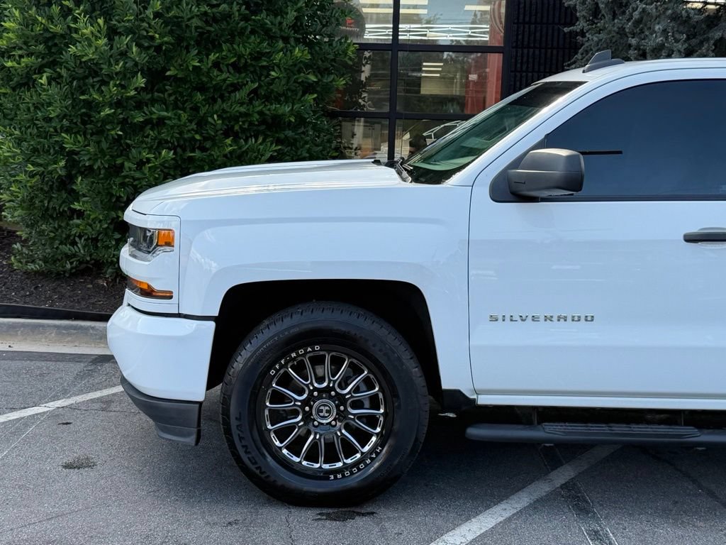 Used 2019 Chevrolet Silverado 1500 Custom w/ Custom Convenience Package AWD/4WD image 10