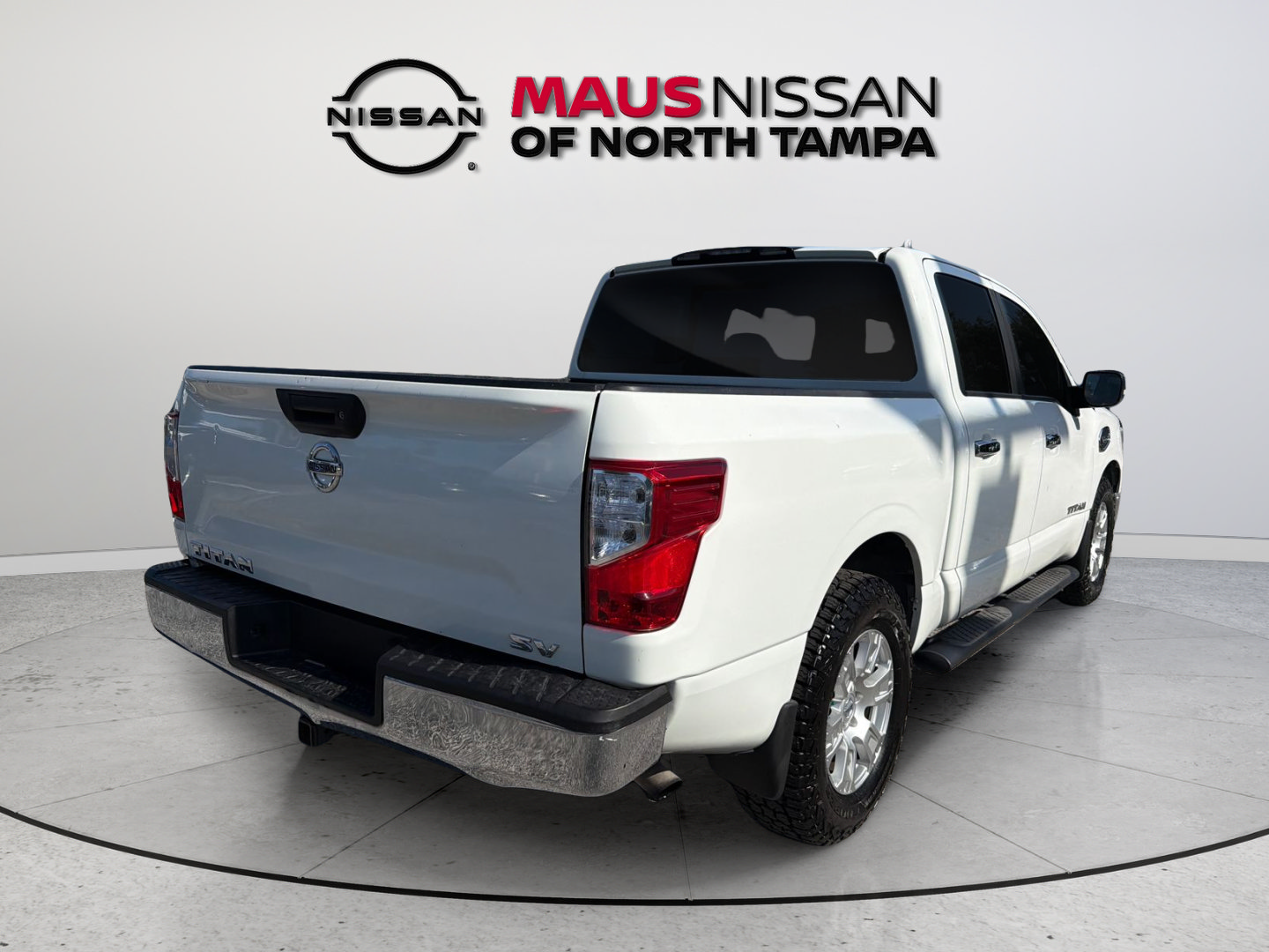 Used 2017 Nissan Titan SV RWD image 7