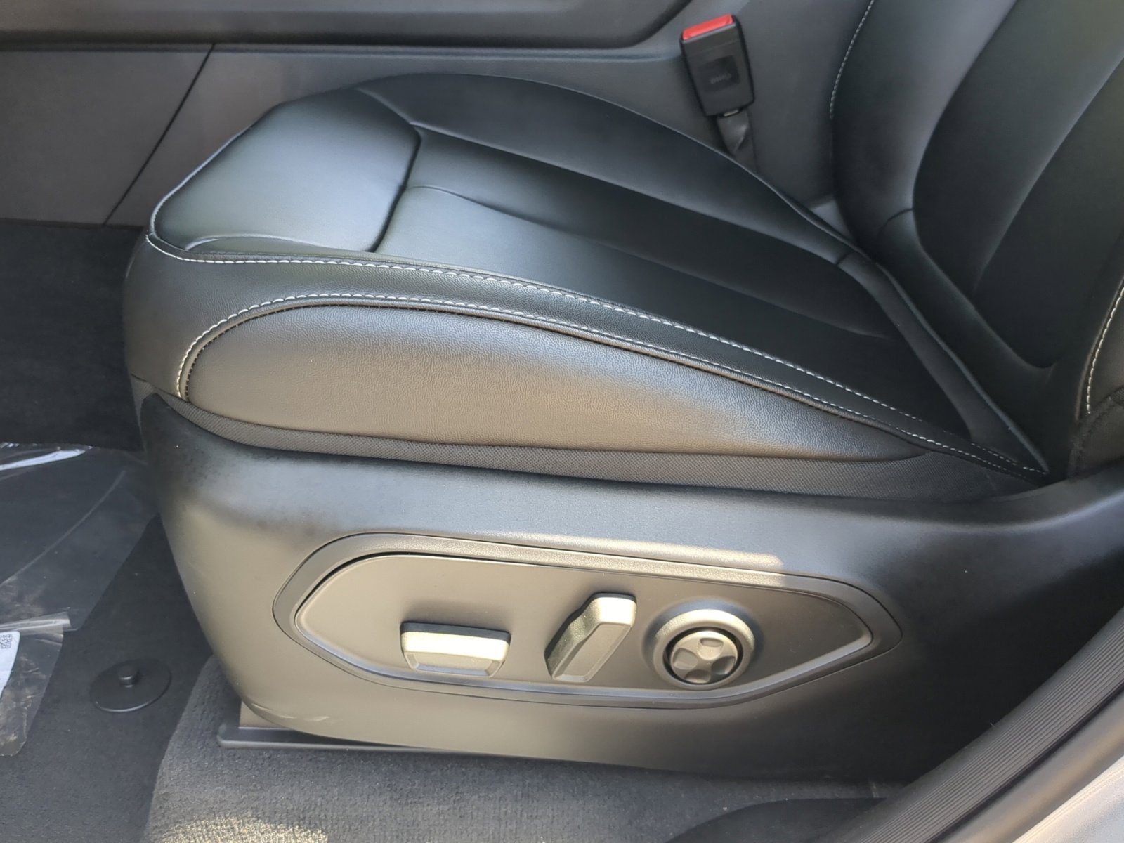 New 2025 Jeep Grand Cherokee Limited w/ Black Appearance Package image 14