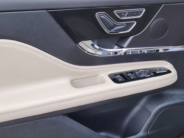 New 2026 Lincoln Corsair Reserve w/ Towing Package image 9