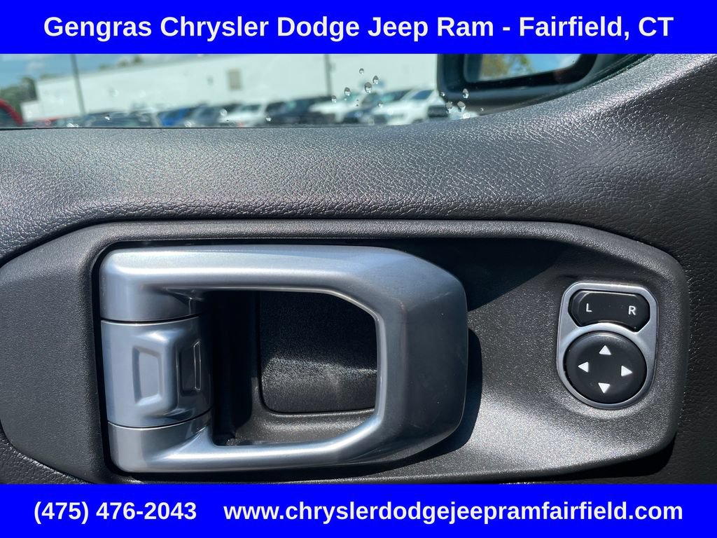 Certified 2025 Jeep Gladiator Mojave w/ Safety Group AWD/4WD image 36