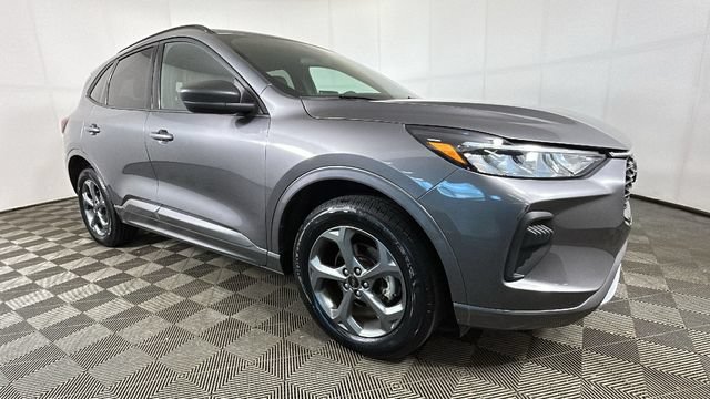 Used 2023 Ford Escape ST-Line AWD/4WD image 2