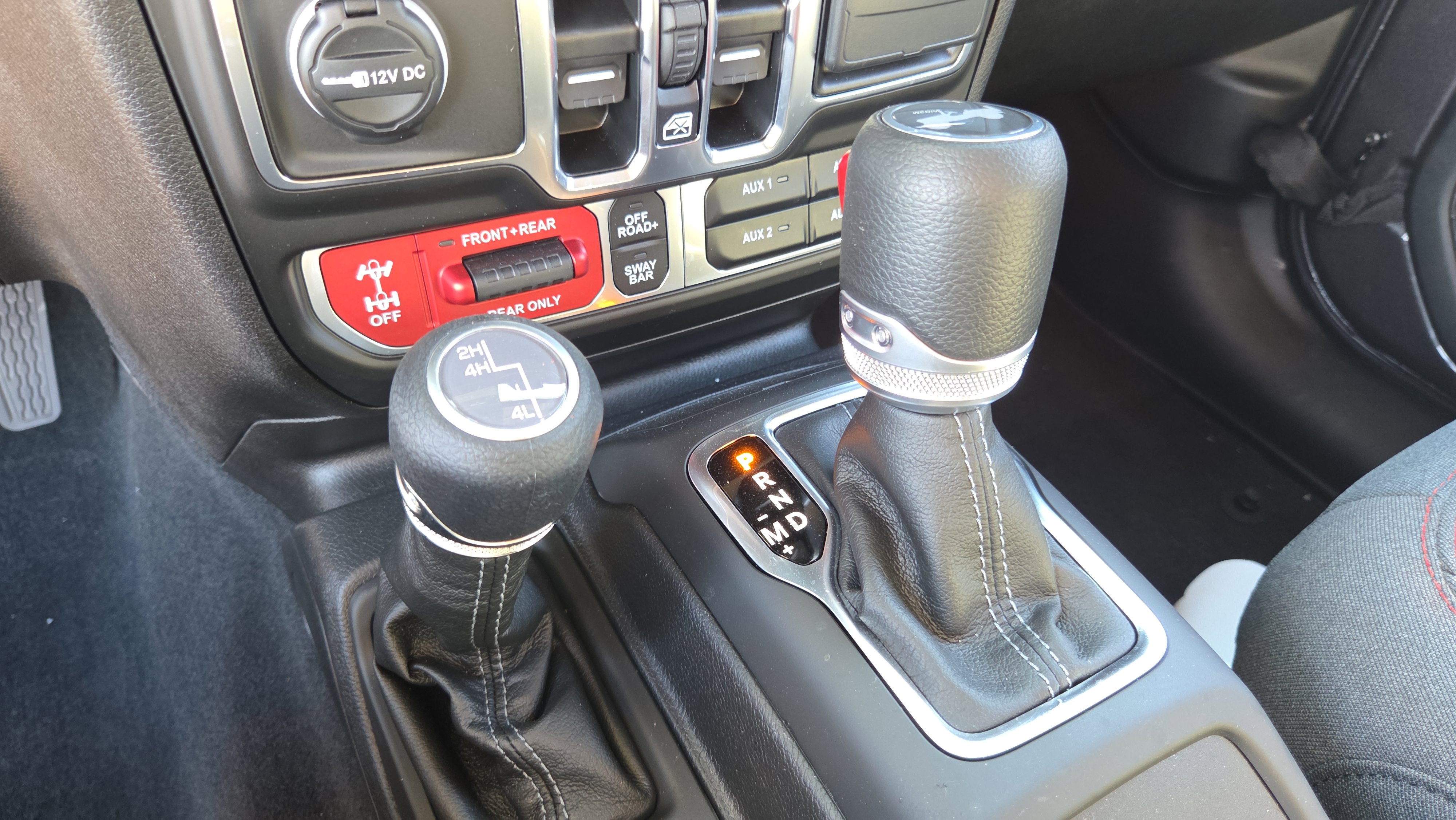 Used 2025 Jeep Wrangler Unlimited Rubicon w/ Technology Group image 30