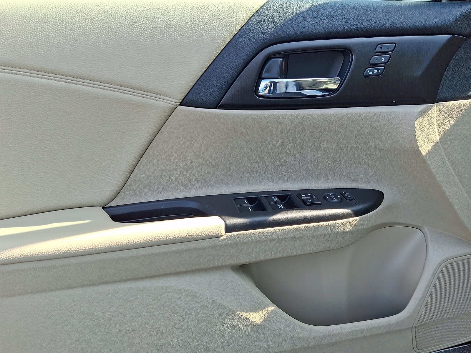 Used 2015 Honda Accord EX-L image 12