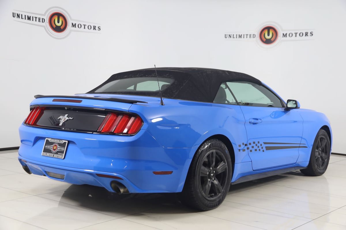 Used 2017 Ford Mustang Convertible RWD image 3