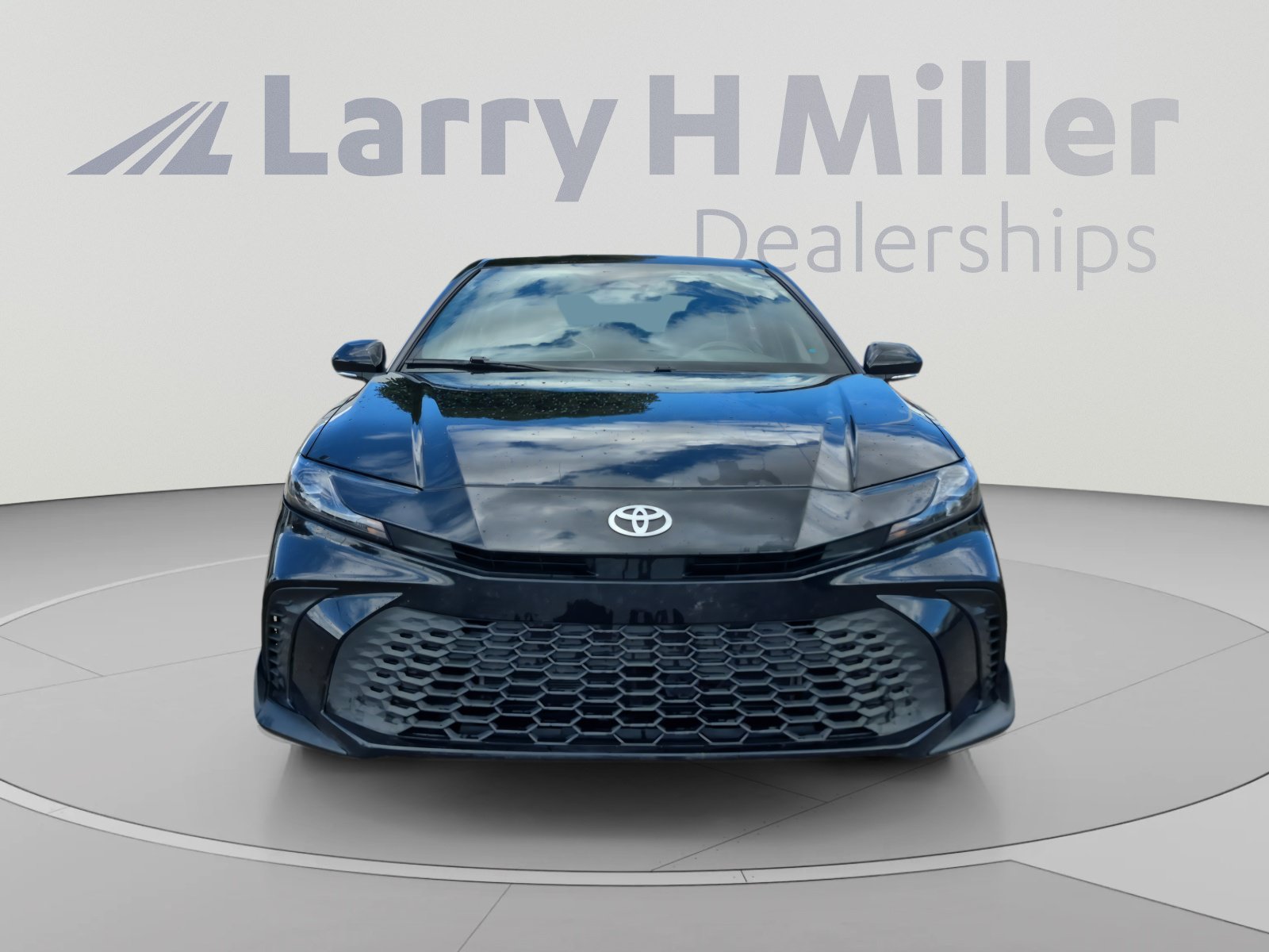 Used 2025 Toyota Camry SE FWD image 8