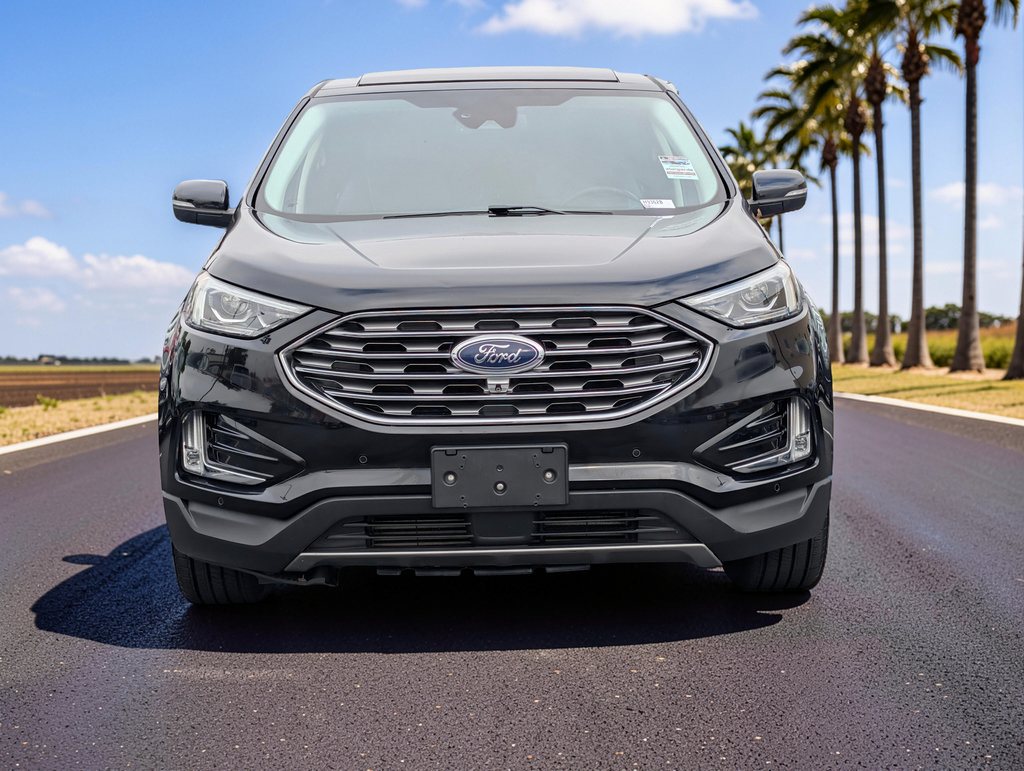 Used 2019 Ford Edge Titanium w/ Equipment Group 301A FWD image 3