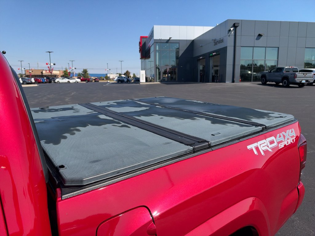 Used 2019 Toyota Tacoma TRD Sport AWD/4WD image 9
