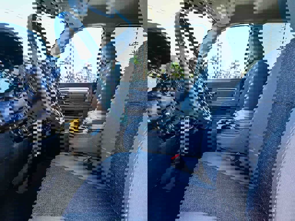 Used 2017 RAM 3500 SLT w/ Luxury Group image 15