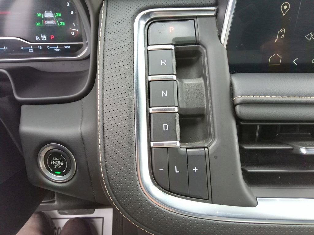 Used 2023 GMC Yukon XL SLT AWD/4WD image 15