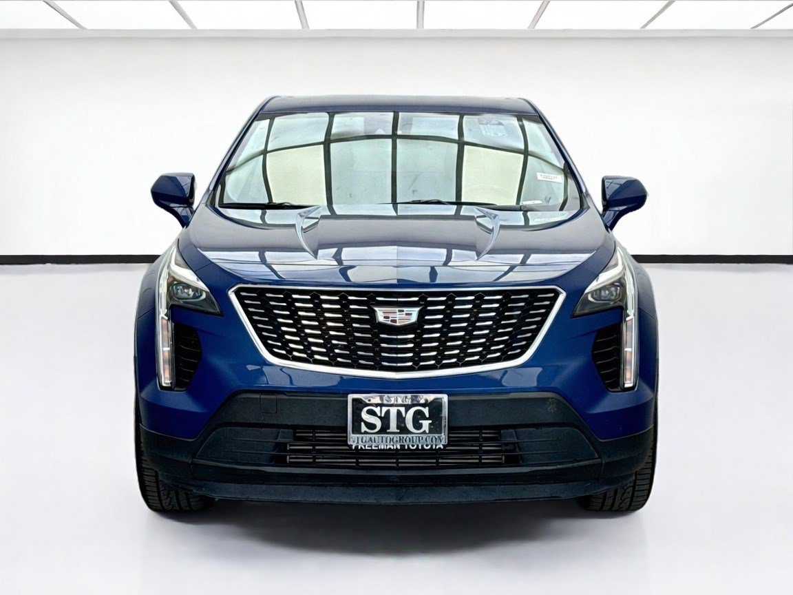 Used 2022 Cadillac XT4 Luxury w/ Driver Awareness Package FWD image 2