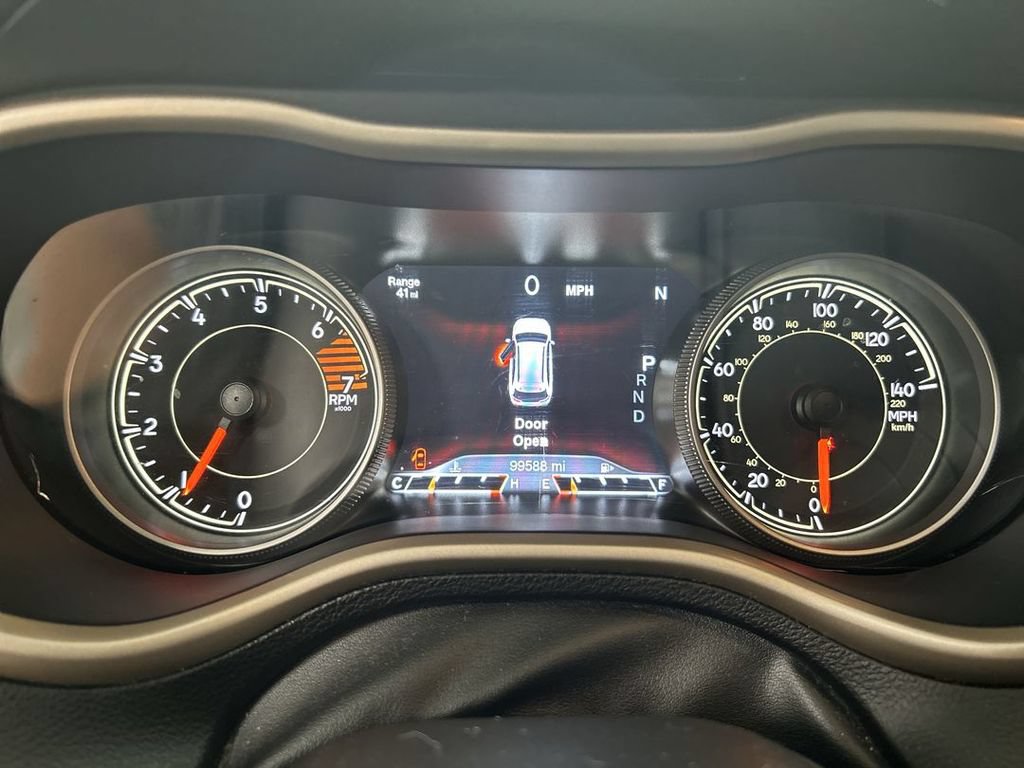 Used 2017 Jeep Cherokee Limited AWD/4WD image 13