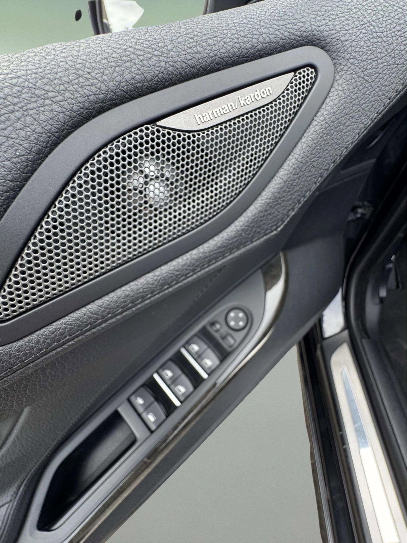 Used 2015 BMW 640i Convertible w/ Executive Package image 21