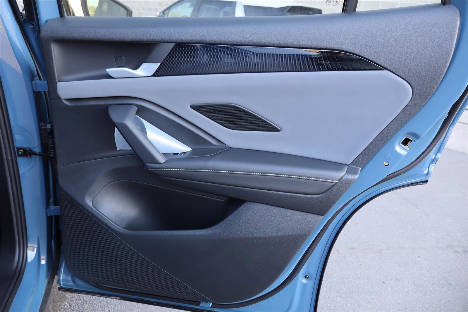 New 2026 Volkswagen Tiguan SE R-Line image 28