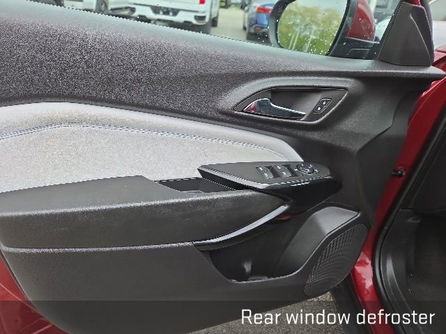 Used 2025 Chevrolet Trax LT w/ LT Convenience Package FWD image 10