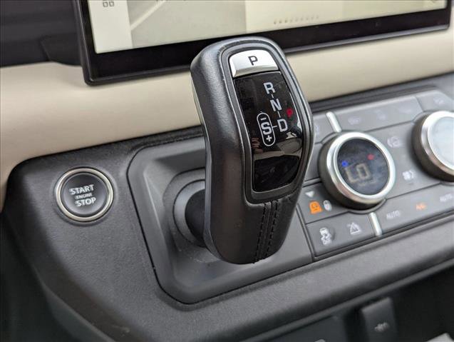 Used 2024 Land Rover Defender 130 X-Dynamic SE image 12
