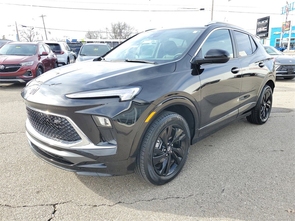 Used 2024 Buick Encore GX Sport Touring image 2
