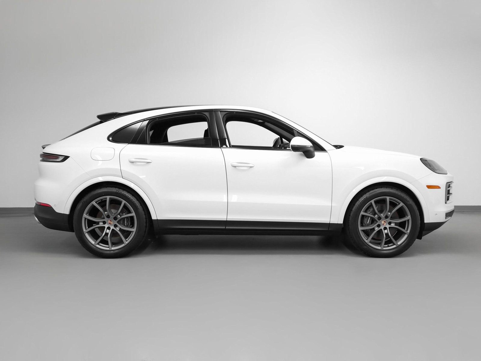 Certified 2025 Porsche Cayenne Coupe AWD/4WD image 13
