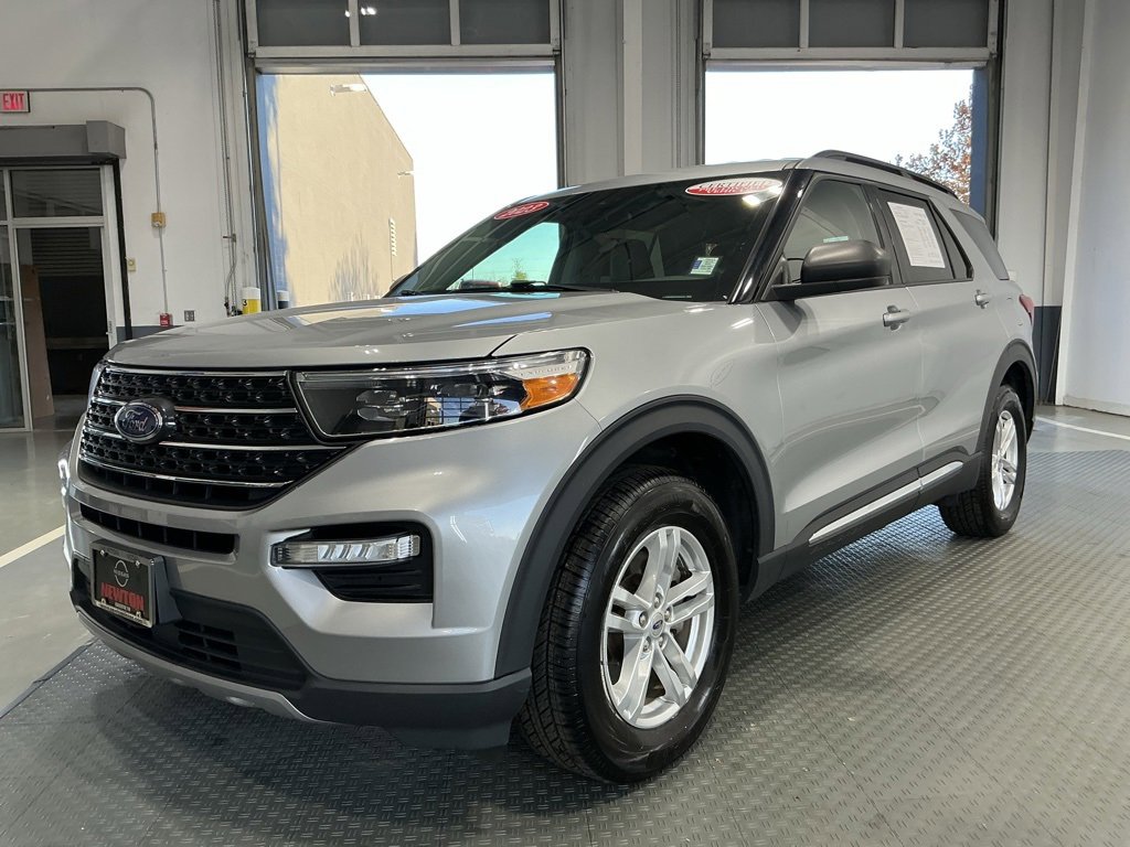 Used 2023 Ford Explorer XLT w/ Equipment Group 202A image 2