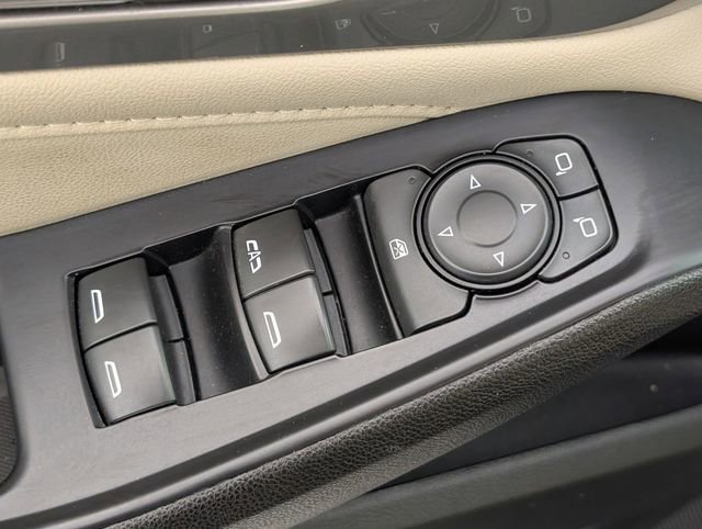 Certified 2022 Chevrolet Traverse LT image 12