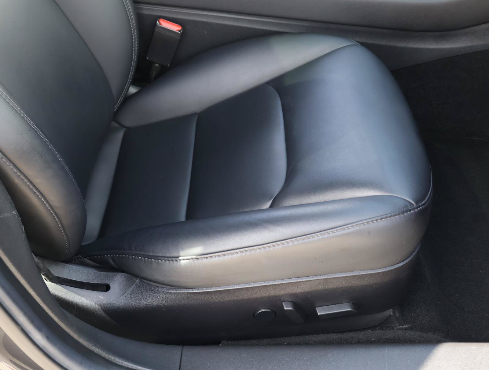 Used 2018 Tesla Model 3 Long Range RWD image 16