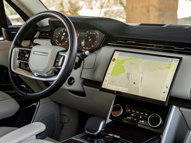 Used 2023 Land Rover Range Rover SE image 32