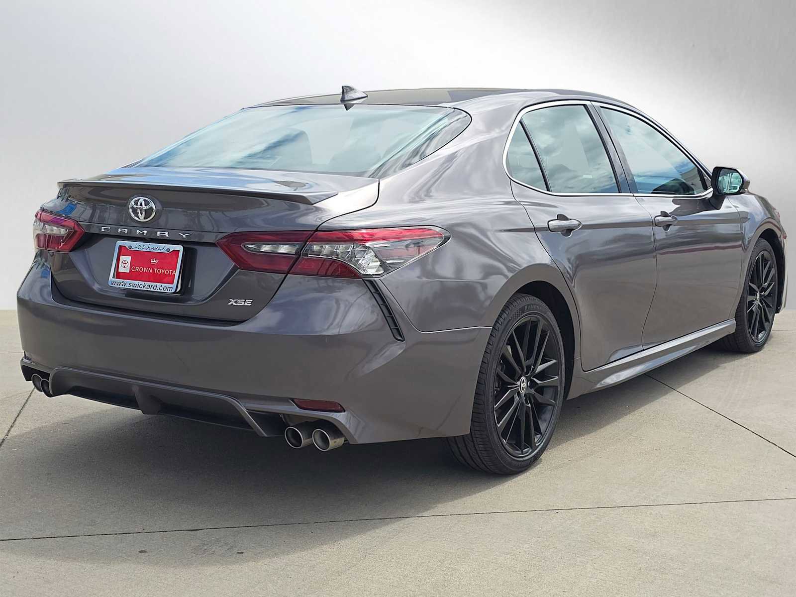 Used 2023 Toyota Camry XSE FWD image 3