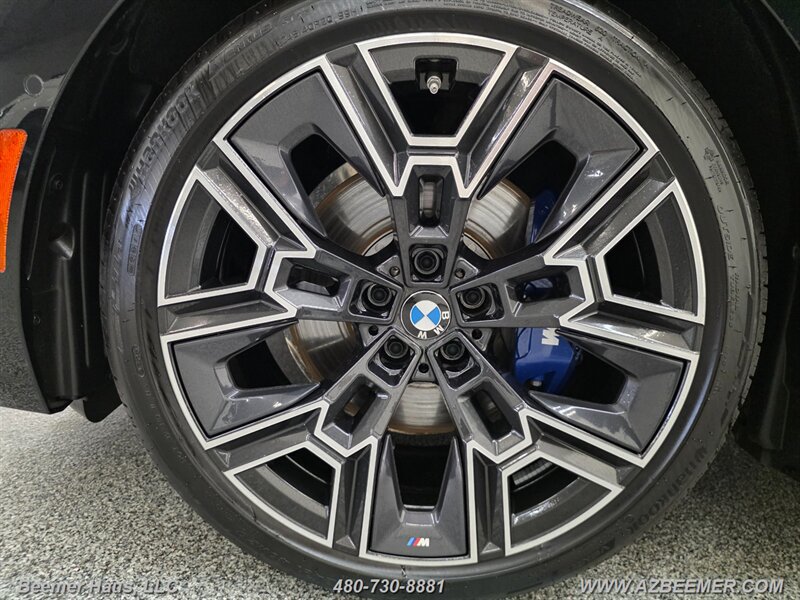 Used 2026 BMW 530i w/ M Sport Package RWD image 14