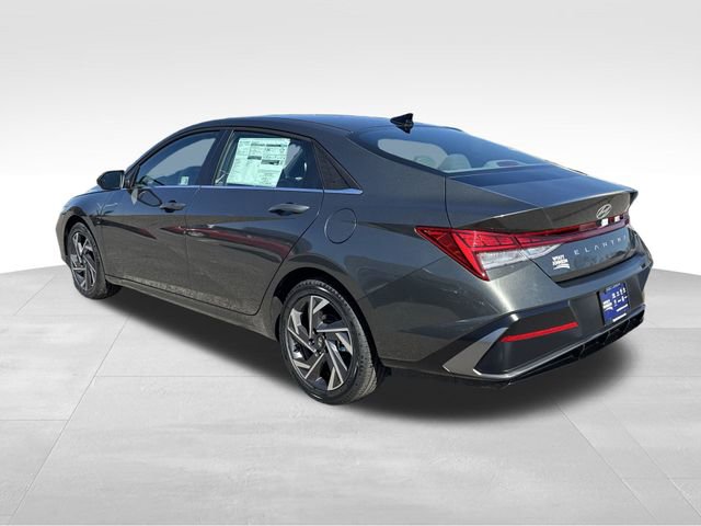Used 2025 Hyundai Elantra SEL image 3