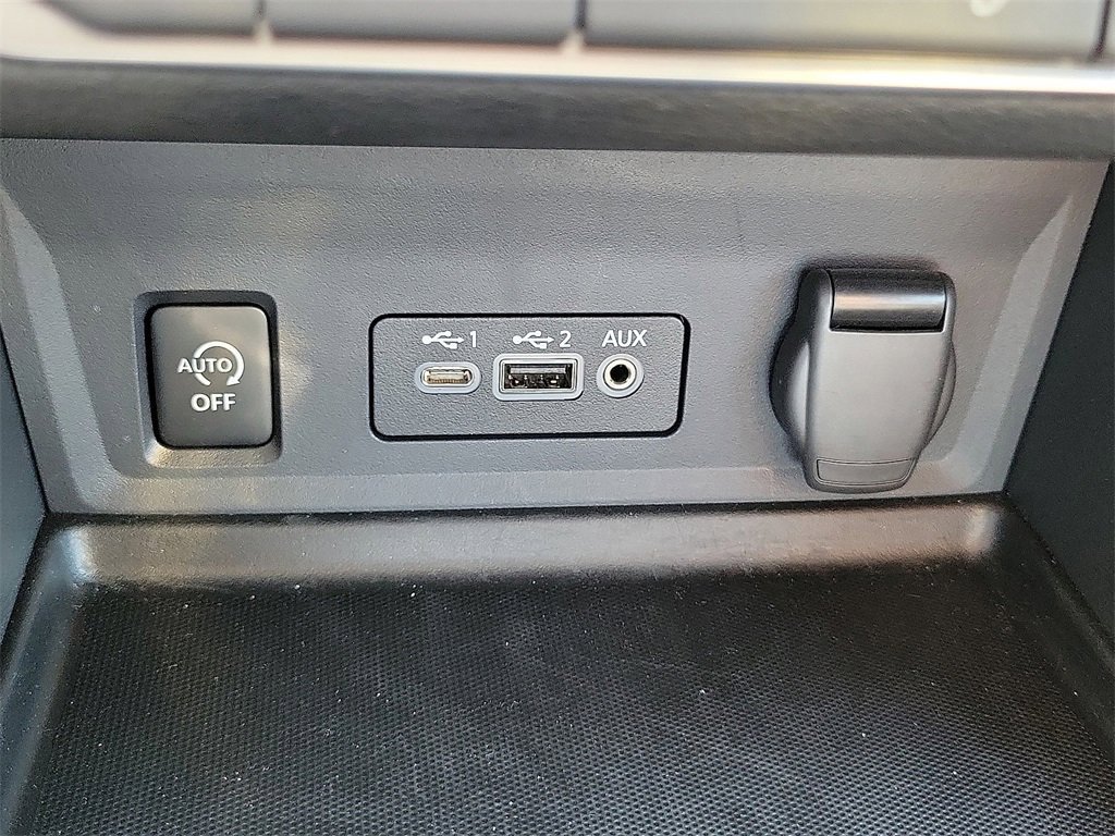 New 2025 Nissan Sentra SR w/ Lighting Package image 12