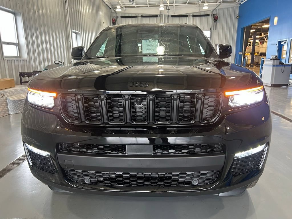 New 2025 Jeep Grand Cherokee L Limited w/ Luxury Tech Group II RWD image 2