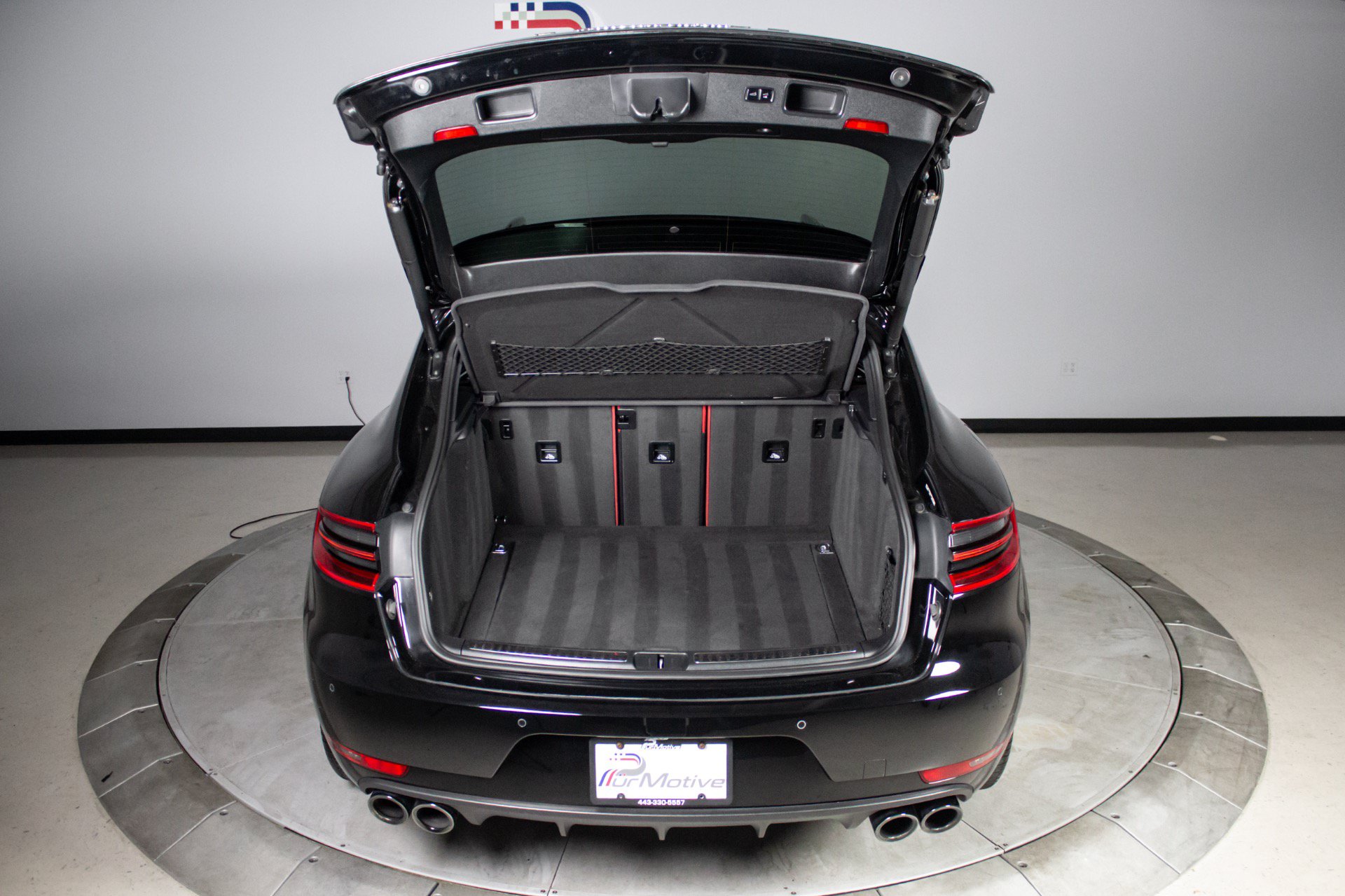 Used 2018 Porsche Macan Turbo AWD/4WD image 41