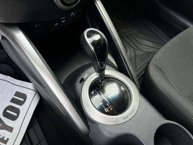 Used 2017 Hyundai Veloster FWD image 33