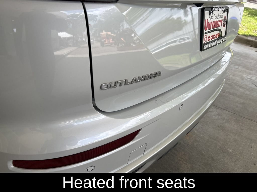 Used 2023 Mitsubishi Outlander SE FWD image 14
