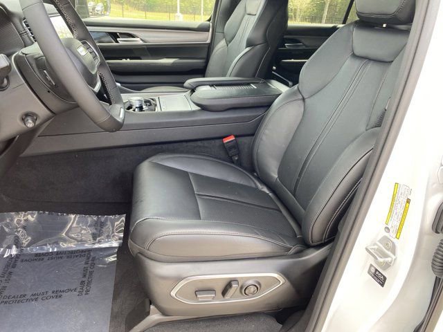 New 2025 Jeep Wagoneer L 4WD w/ Premium Group I image 9