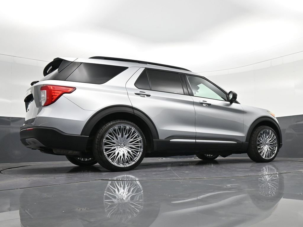 Used 2020 Ford Explorer XLT w/ Equipment Group 202A RWD image 27