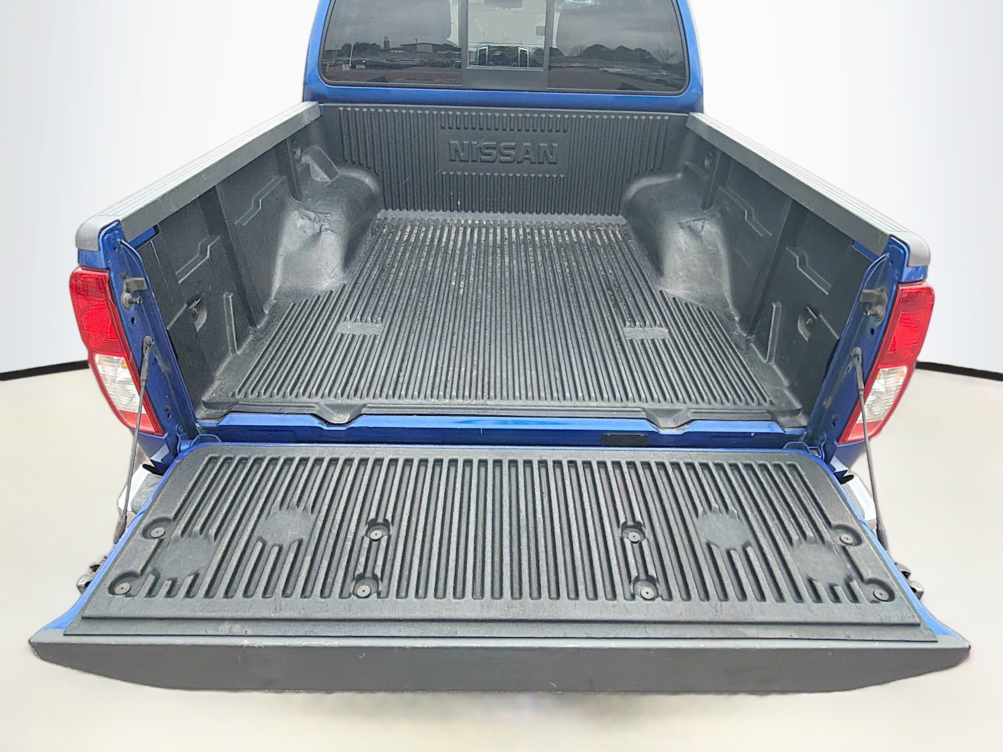 Used 2015 Nissan Frontier SV AWD/4WD image 25
