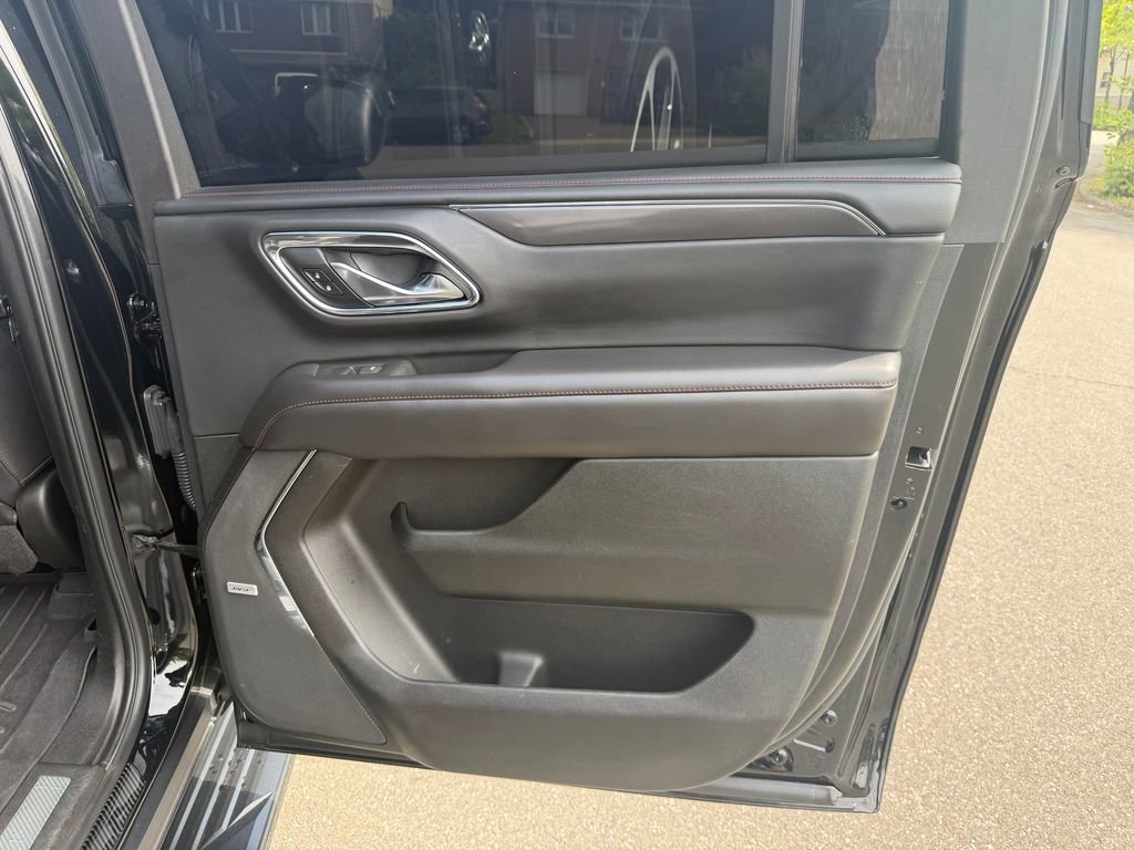 Used 2023 Chevrolet Suburban RST AWD/4WD image 32