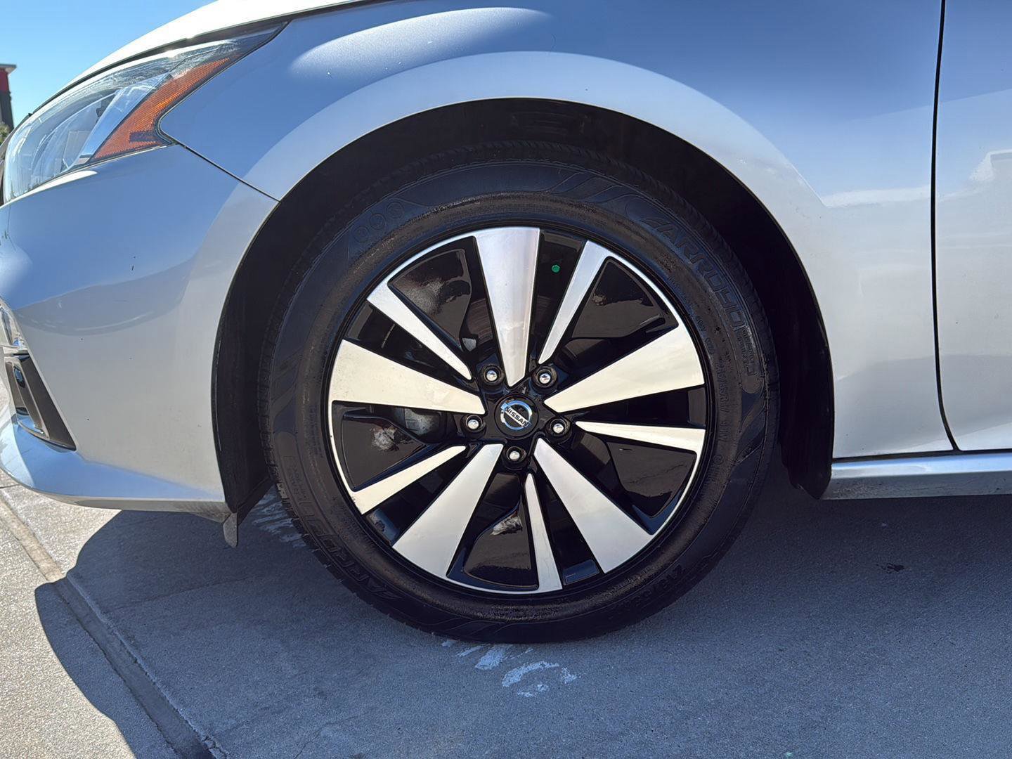 Used 2019 Nissan Altima 2.5 SV image 3