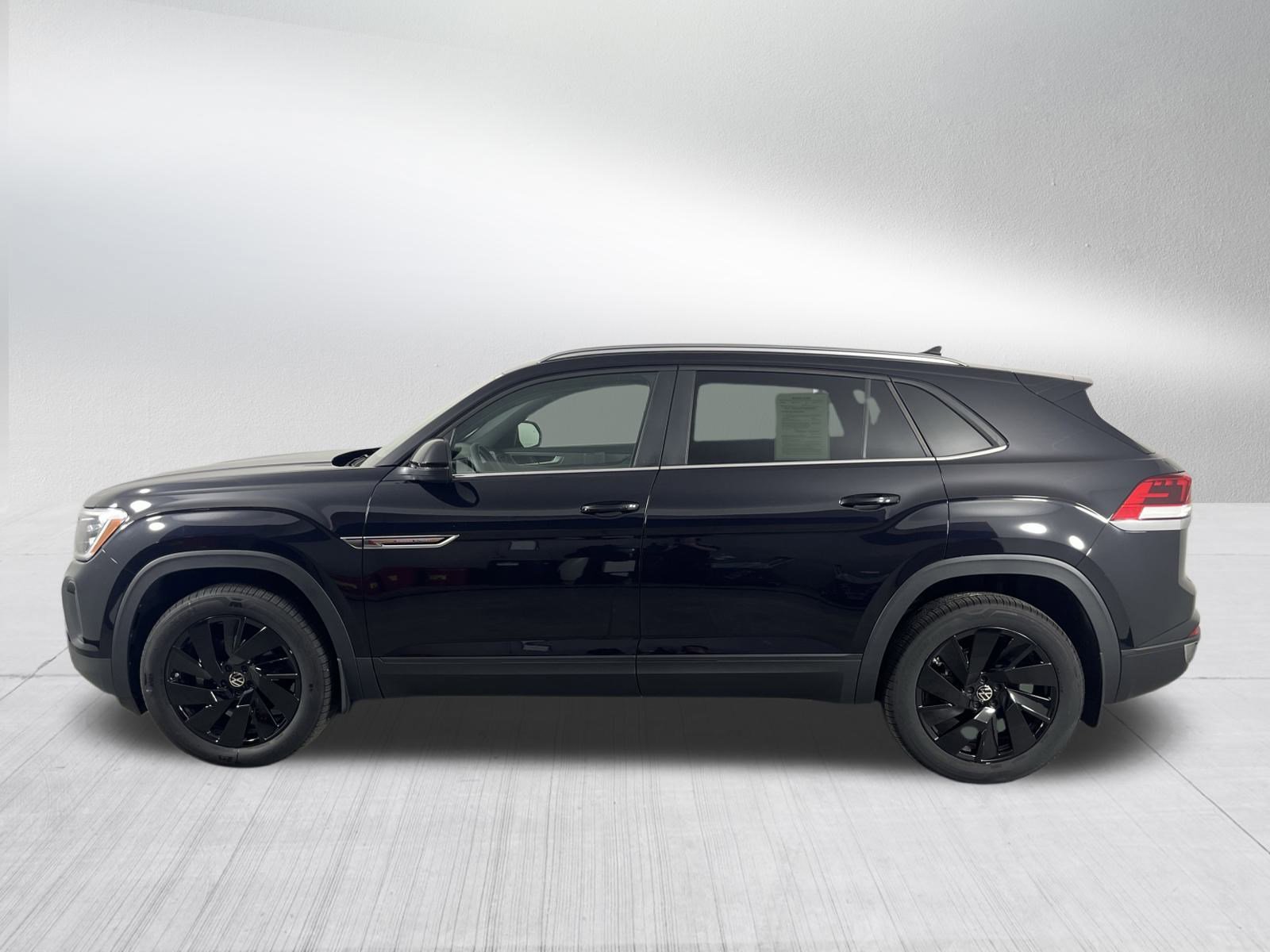 Used 2025 Volkswagen Atlas Cross Sport SE image 4