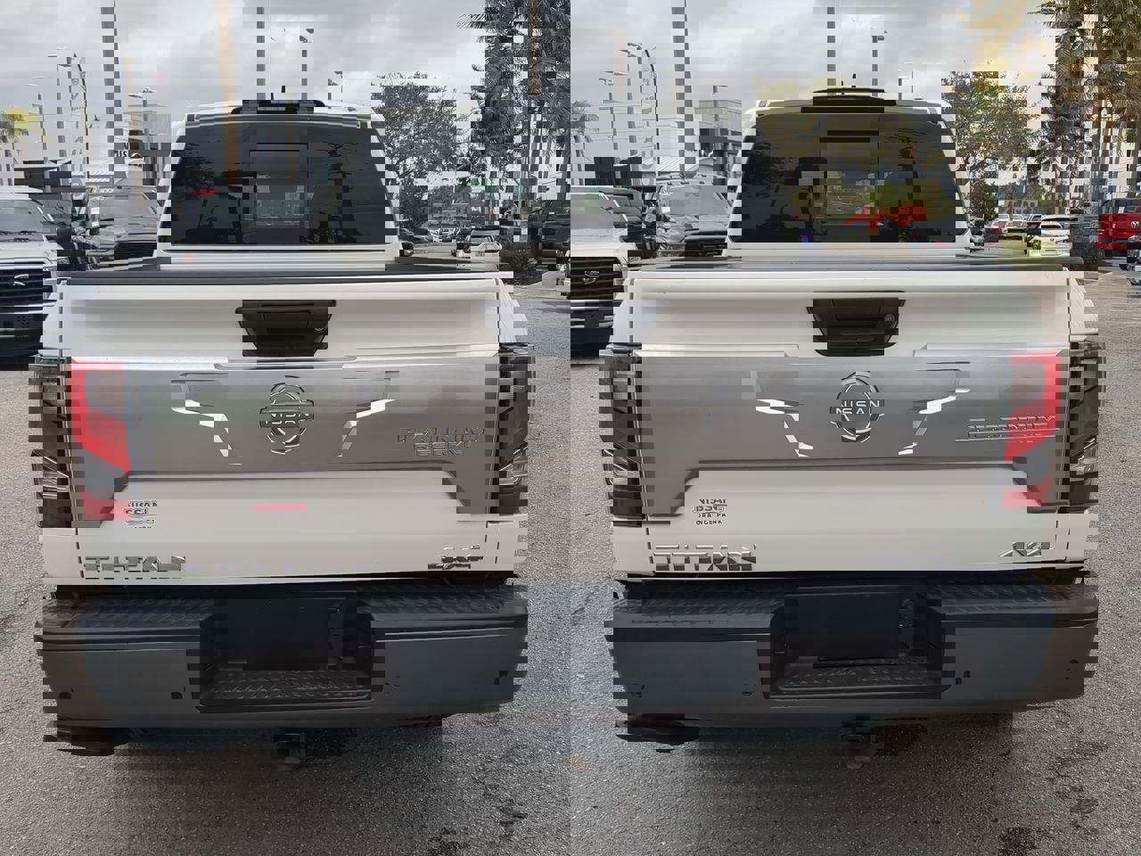 Used 2024 Nissan Titan Platinum Reserve w/ Moonroof Package image 6