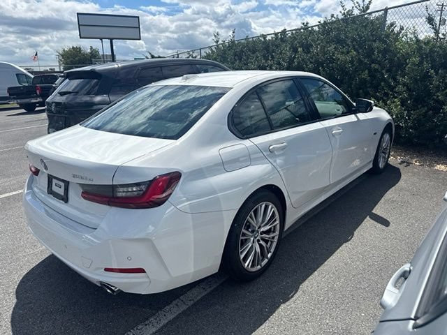 Used 2023 BMW 330e xDrive w/ Premium Package AWD/4WD image 9